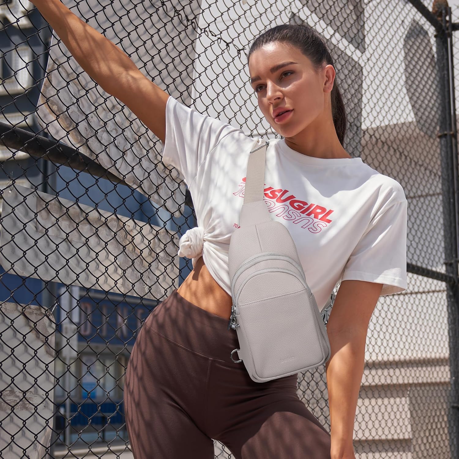 Travel bag in genuine leather for women