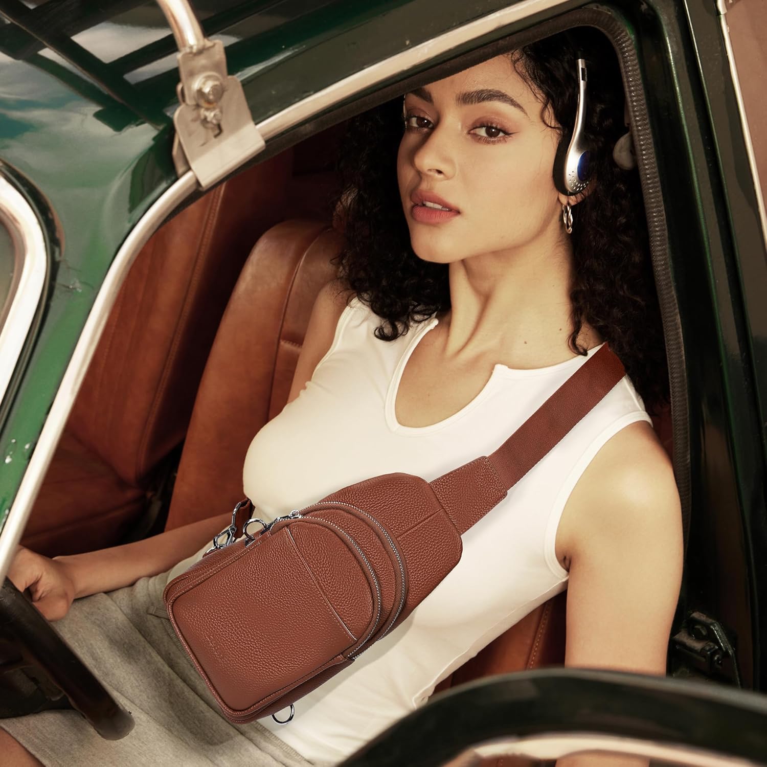 Travel bag in genuine leather for women